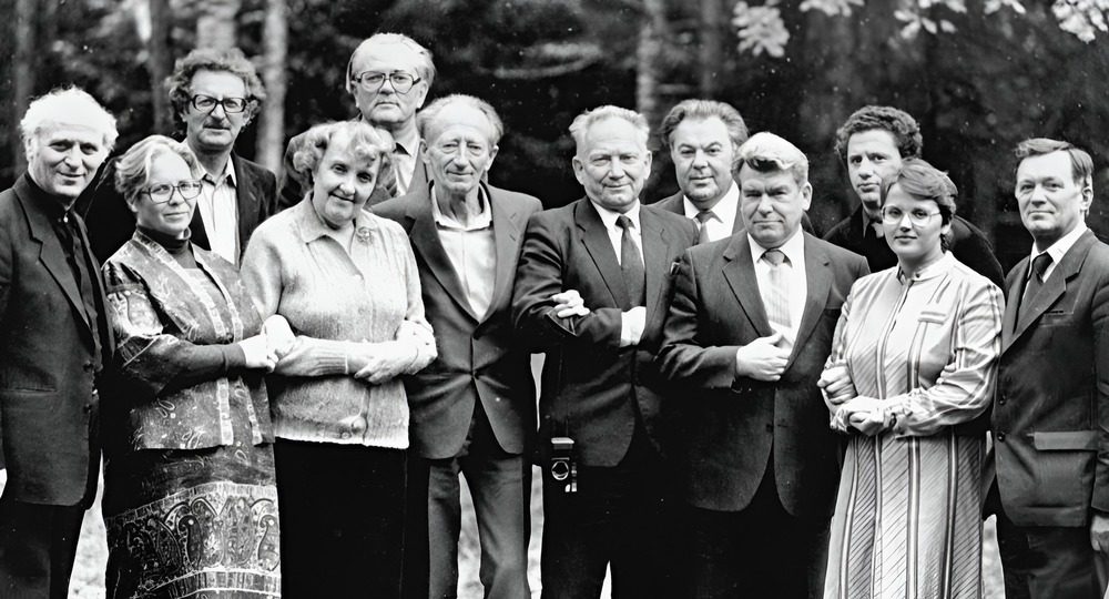 Расскажите мне о нём