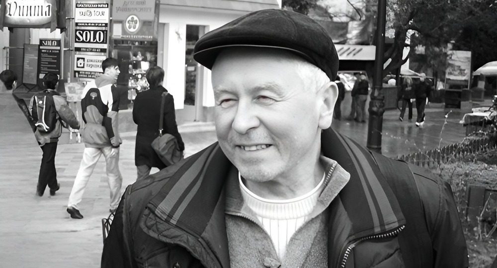 Шпага с золоченным эфесом на фоне хора учителей. Анатолий Федорович Пазухин